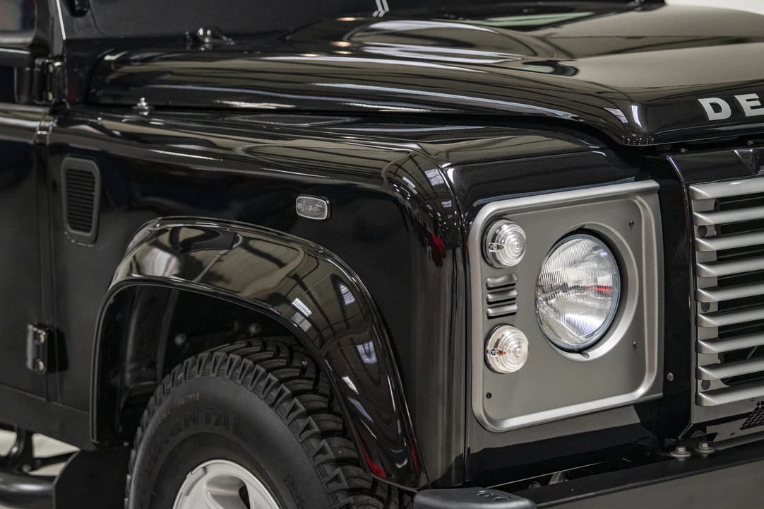 2016 Land Rover Defender 90 - Image 27 of 31