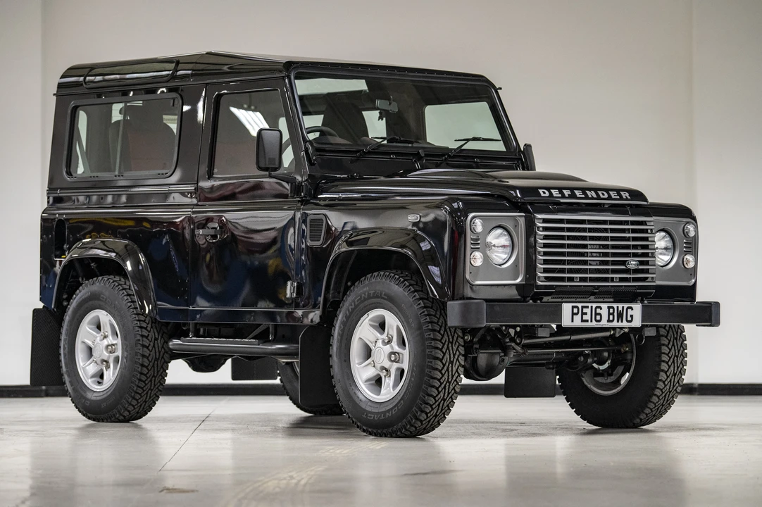 2016 Land Rover Defender 90 - Image 17 of 31