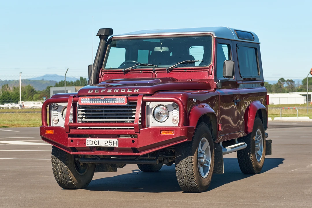 2016 Land Rover Defender 90 - Image 2 of 31