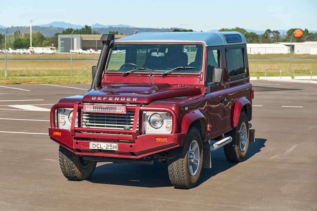 2016 Land Rover Defender 90 - Image 13 of 31