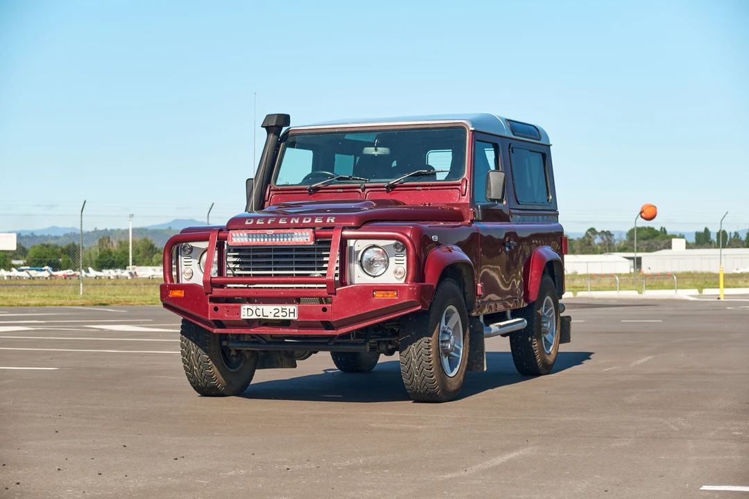 2016 Land Rover Defender 90 - Image 4 of 31