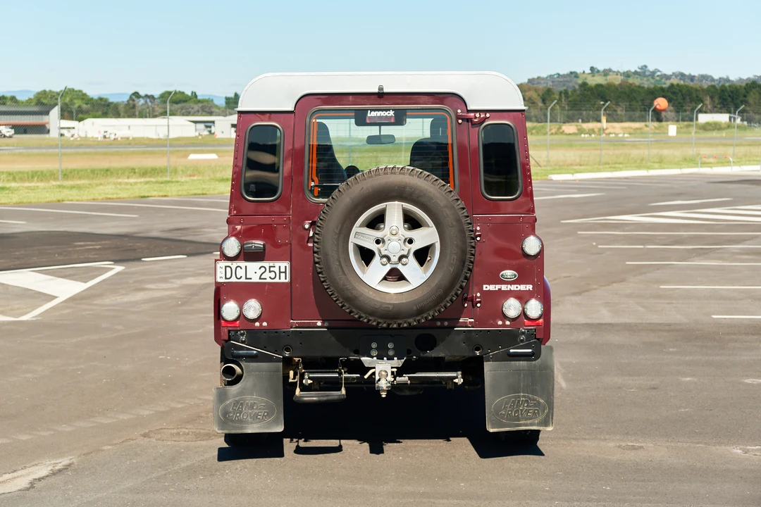 2016 Land Rover Defender 90 - Image 7 of 31