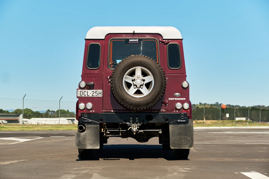 2016 Land Rover Defender 90 - Image 16 of 31