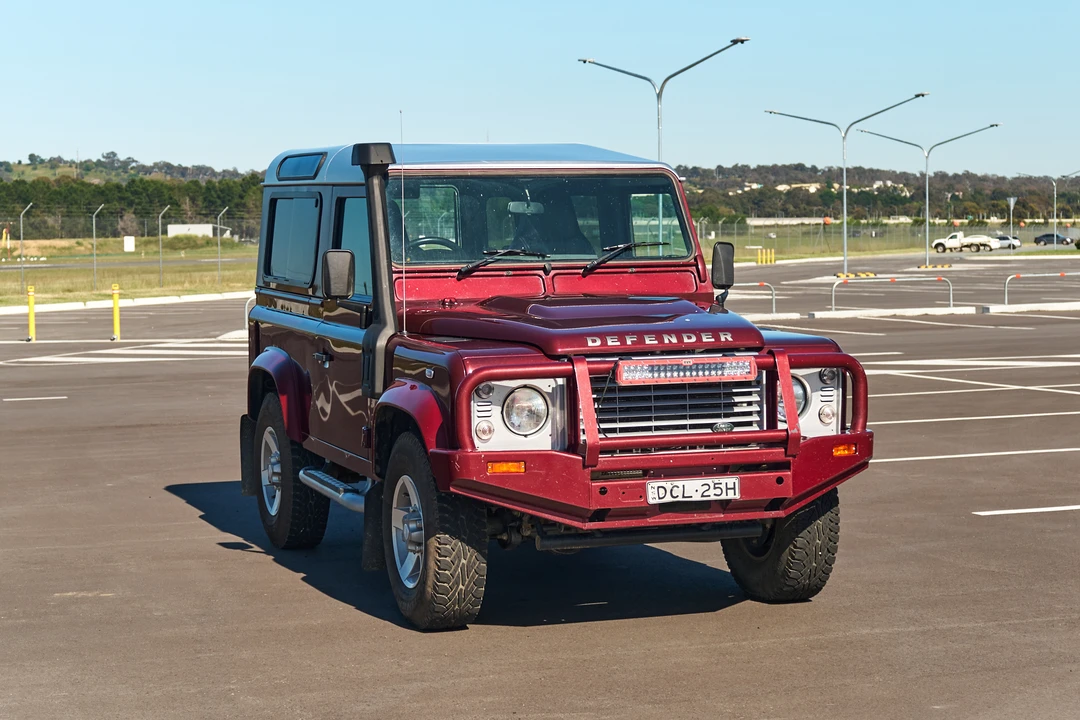 2016 Land Rover Defender 90 - Image 11 of 31