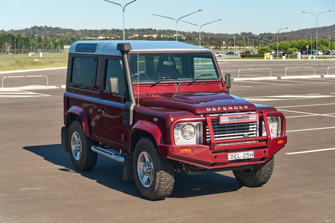 2016 Land Rover Defender 90 - Image 10 of 31