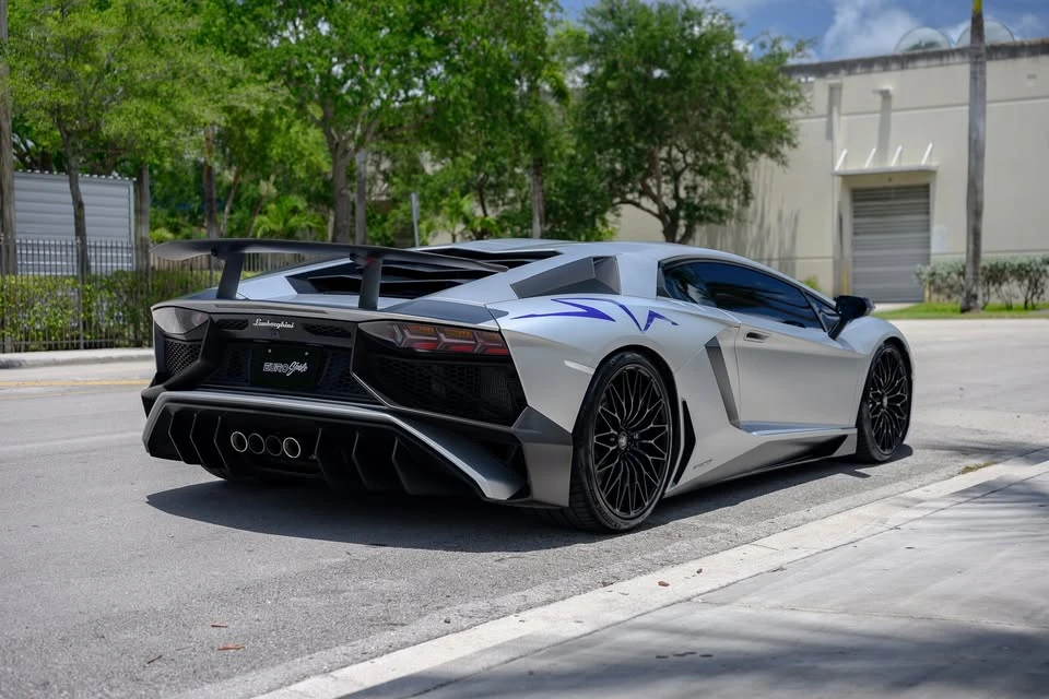 2016 Lamborghini Aventador LP700-4 - Image 9 of 19