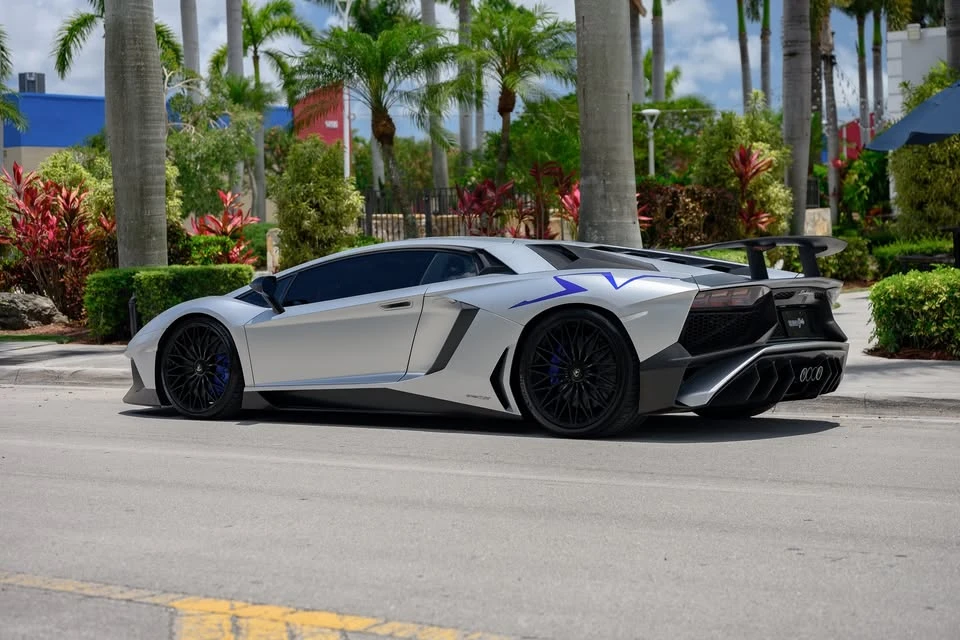 2016 Lamborghini Aventador LP700-4 - Image 6 of 19