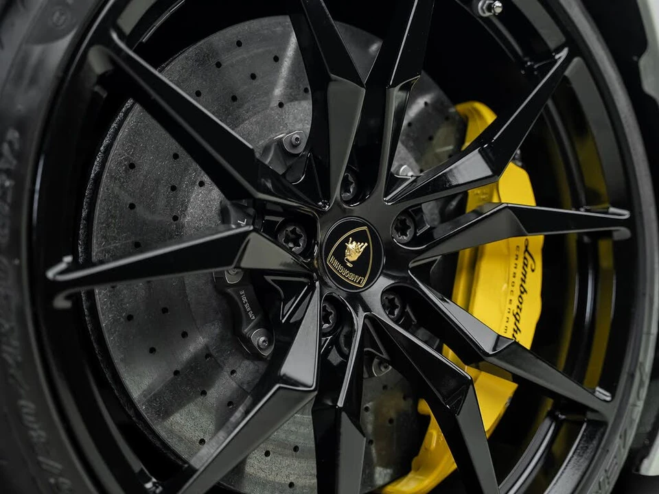 2016 Lamborghini Aventador LP700-4 - Image 24 of 31