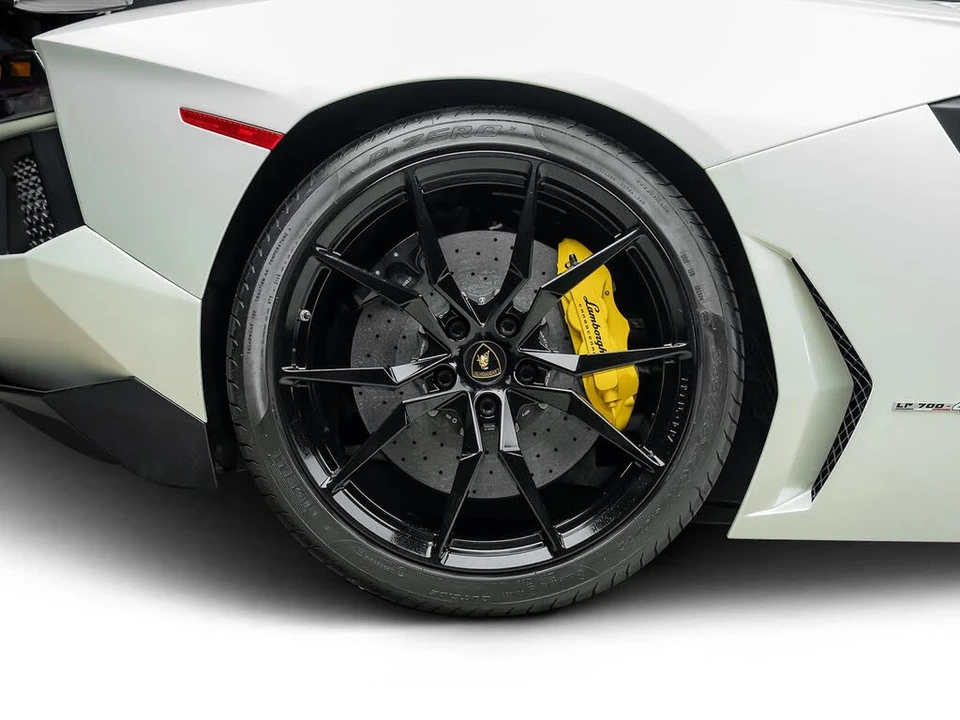 2016 Lamborghini Aventador LP700-4 - Image 30 of 31