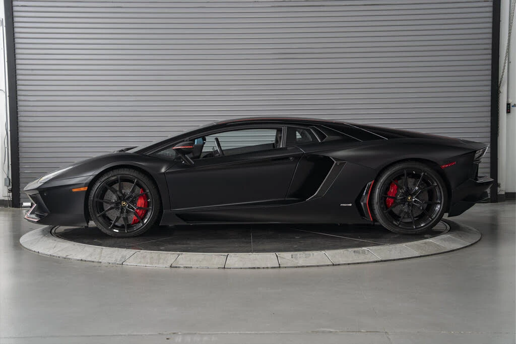 2016 Lamborghini Aventador LP700-4 - Image 2 of 31