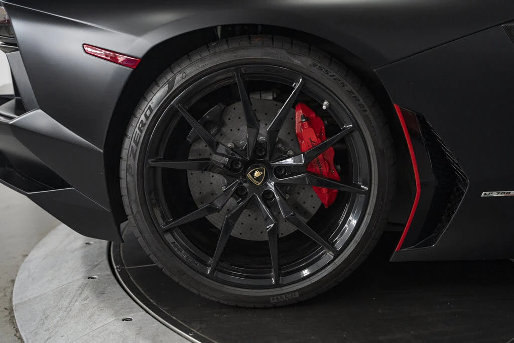 2016 Lamborghini Aventador LP700-4 - Image 9 of 31