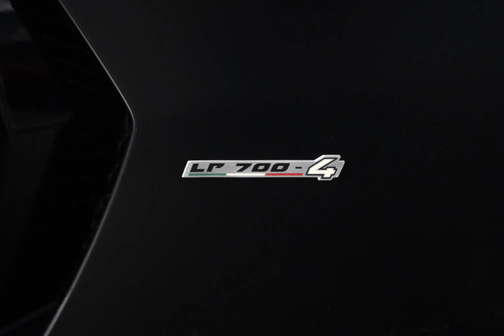 2016 Lamborghini Aventador LP700-4 - Image 14 of 31