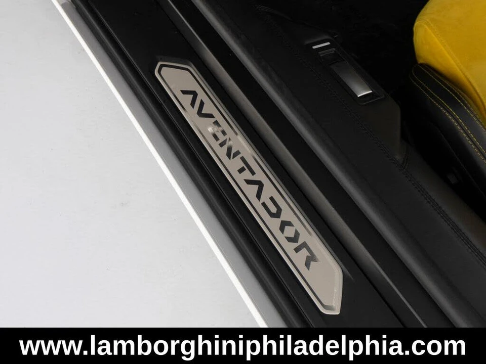 2016 Lamborghini Aventador LP700-4 - Image 16 of 31