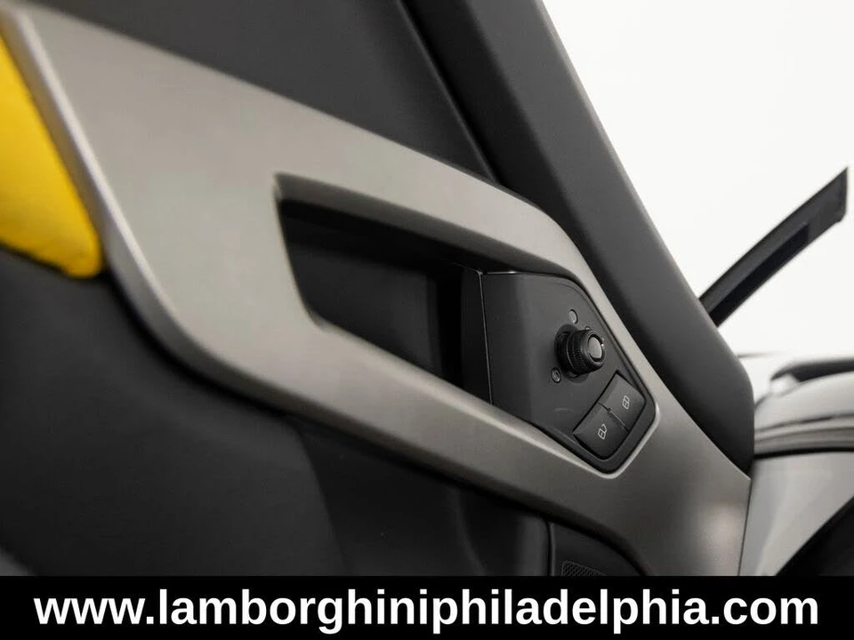 2016 Lamborghini Aventador LP700-4 - Image 14 of 31