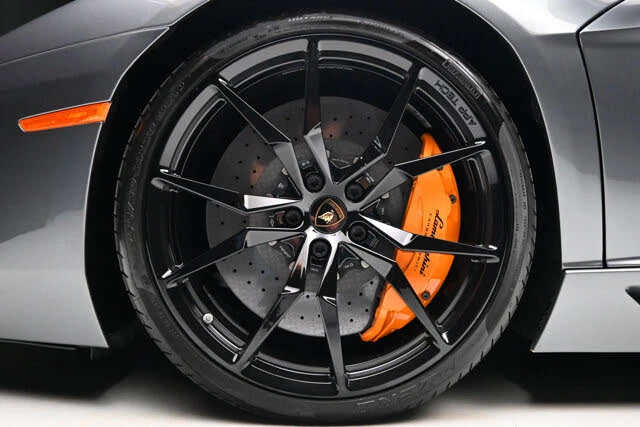 2016 Lamborghini Aventador LP700-4 - Image 5 of 31
