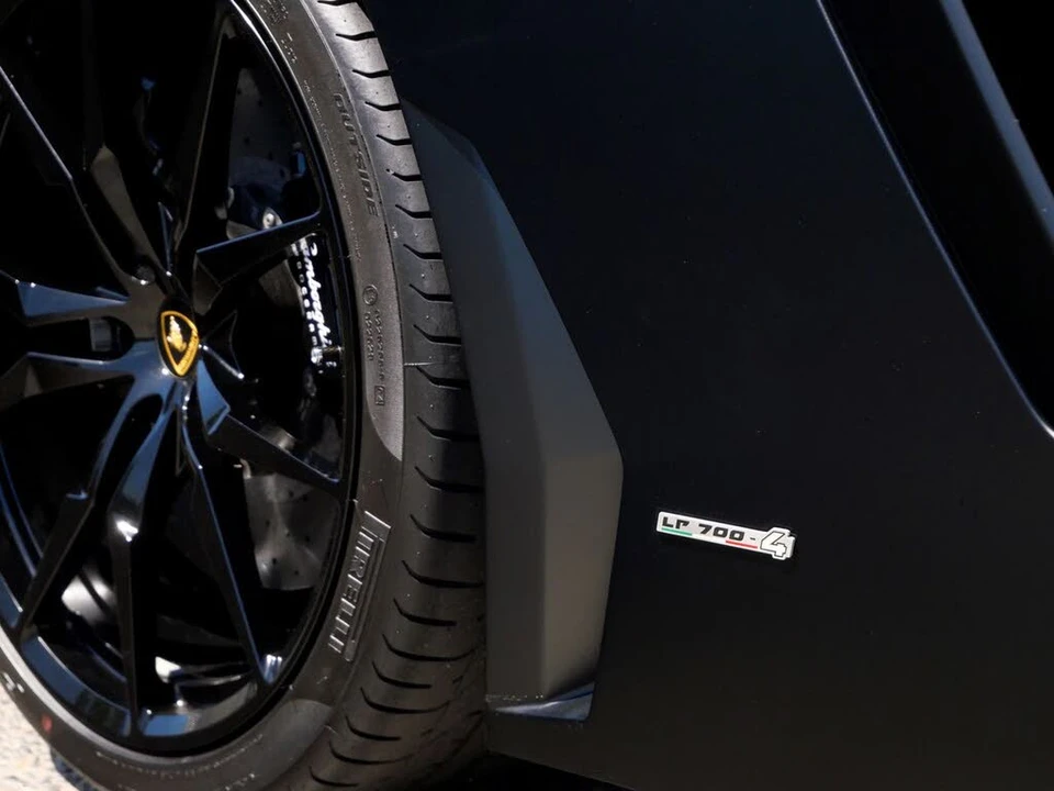 2016 Lamborghini Aventador LP700-4 - Image 13 of 26