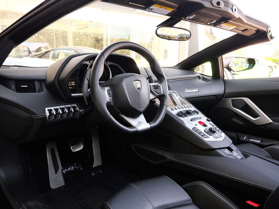 2016 Lamborghini Aventador LP700-4 - Image 17 of 26