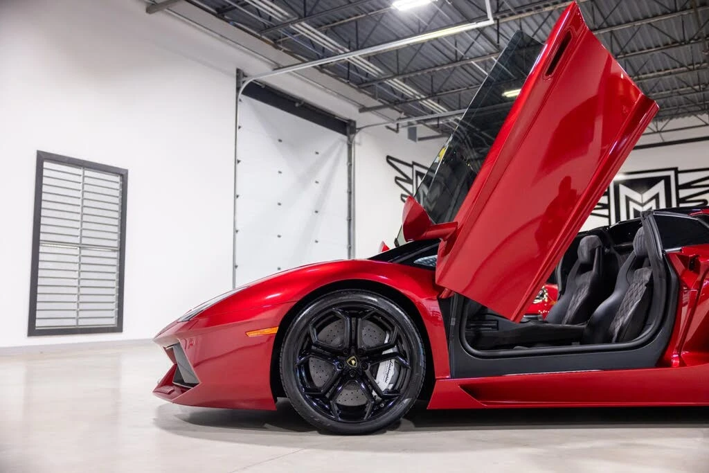 2016 Lamborghini Aventador LP700-4 - Image 24 of 31