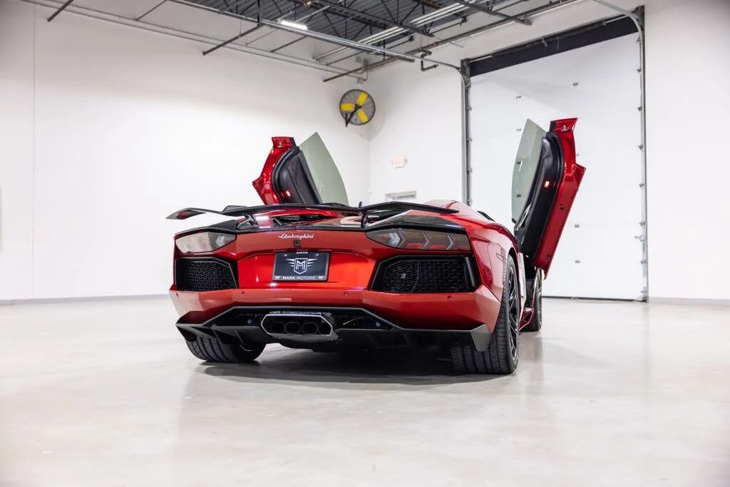 2016 Lamborghini Aventador LP700-4 - Image 2 of 31