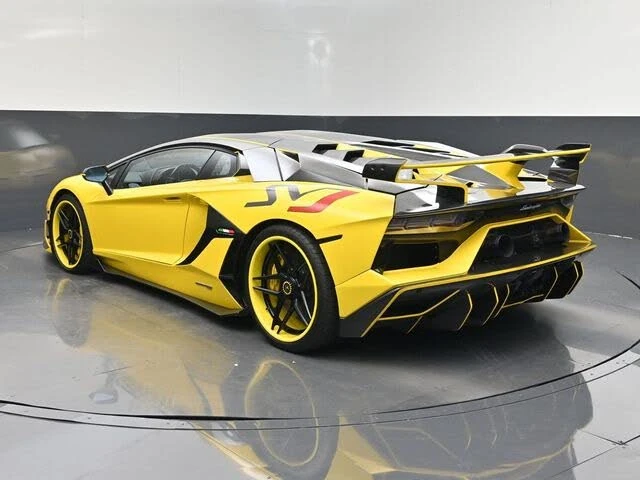 2016 Lamborghini Aventador LP700-4 - Image 4 of 31