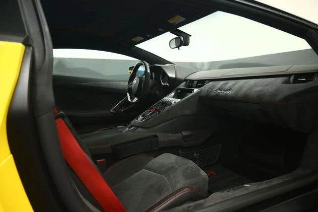 2016 Lamborghini Aventador LP700-4 - Image 5 of 31