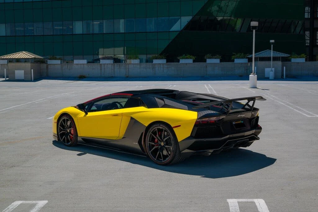 2016 Lamborghini Aventador LP700-4 Roadster - Image 8 of 31