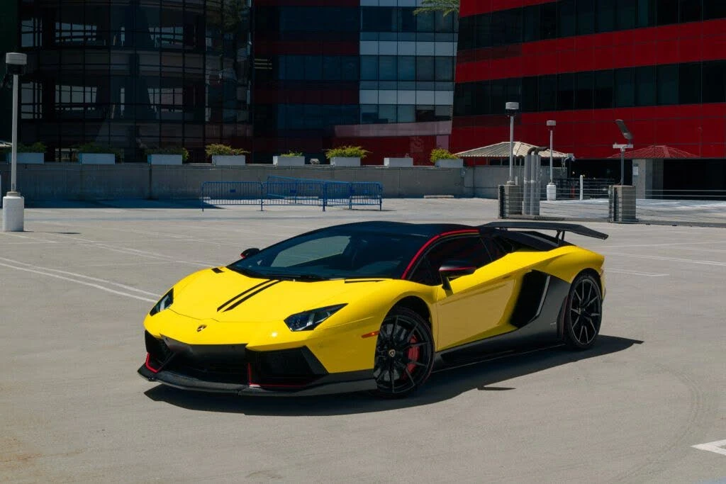 2016 Lamborghini Aventador LP700-4 Roadster - Image 5 of 31