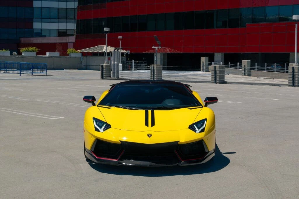 2016 Lamborghini Aventador LP700-4 Roadster - Image 2 of 31