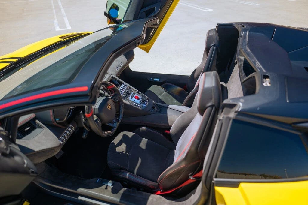 2016 Lamborghini Aventador LP700-4 Roadster - Image 30 of 31