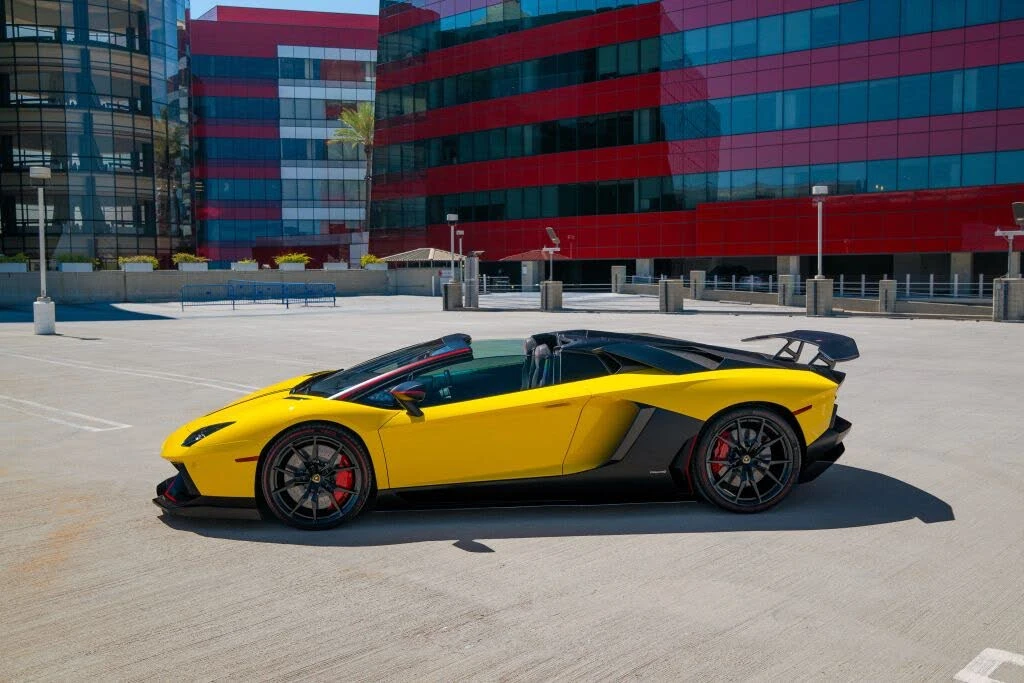 2016 Lamborghini Aventador LP700-4 Roadster - Image 6 of 31