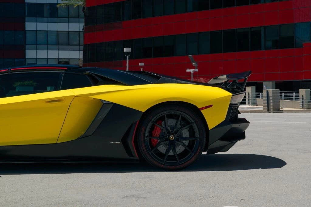 2016 Lamborghini Aventador LP700-4 Roadster - Image 10 of 31