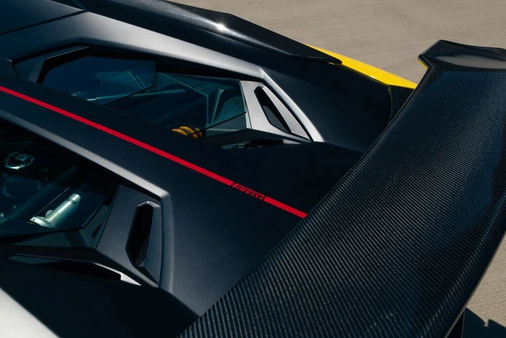 2016 Lamborghini Aventador LP700-4 Roadster - Image 12 of 31