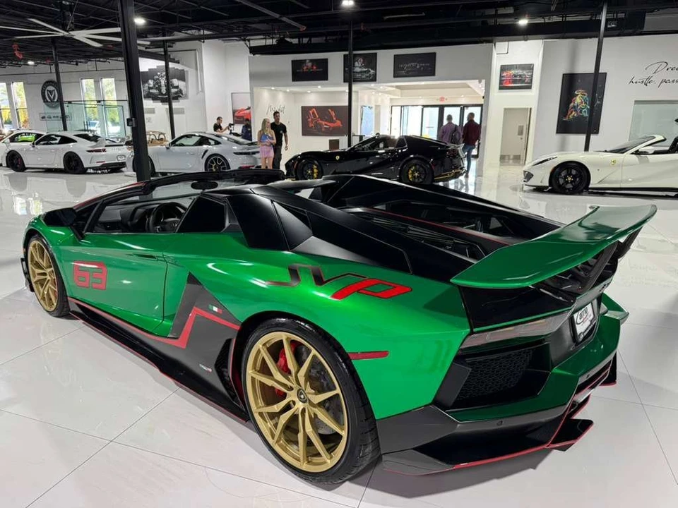 2016 Lamborghini Aventador LP700-4 - Image 5 of 12