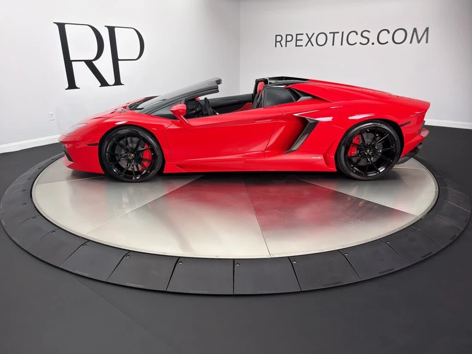 2016 Lamborghini Aventador LP700-4 Roadster - Image 3 of 31