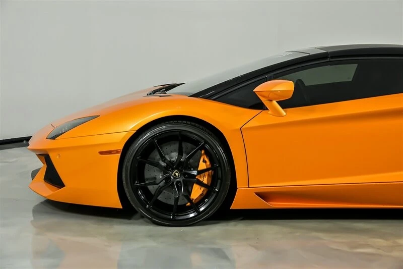 2016 Lamborghini Aventador LP700-4 - Image 6 of 21