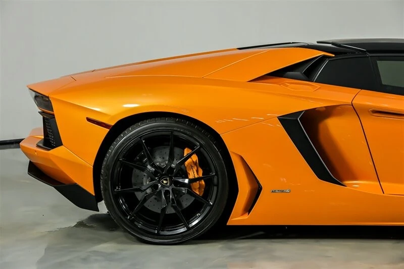 2016 Lamborghini Aventador LP700-4 - Image 12 of 21