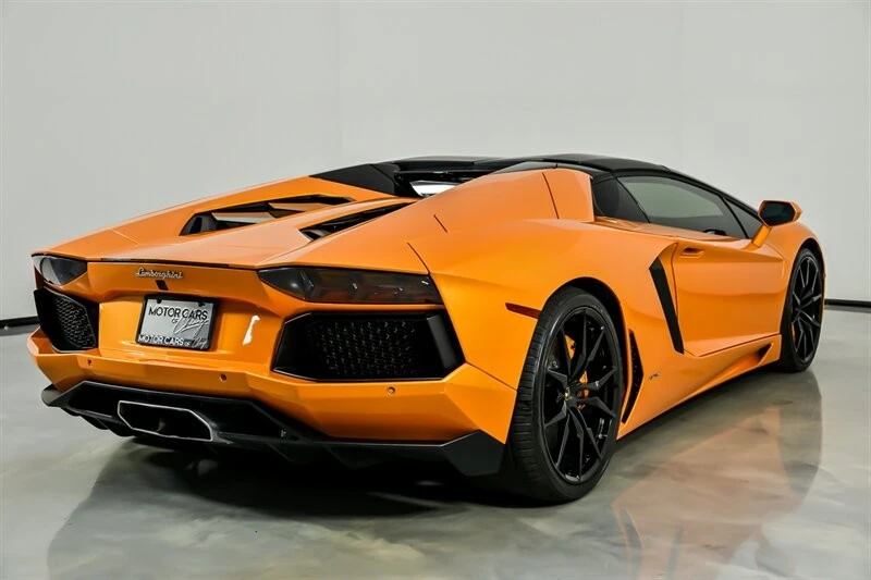 2016 Lamborghini Aventador LP700-4 - Image 11 of 21