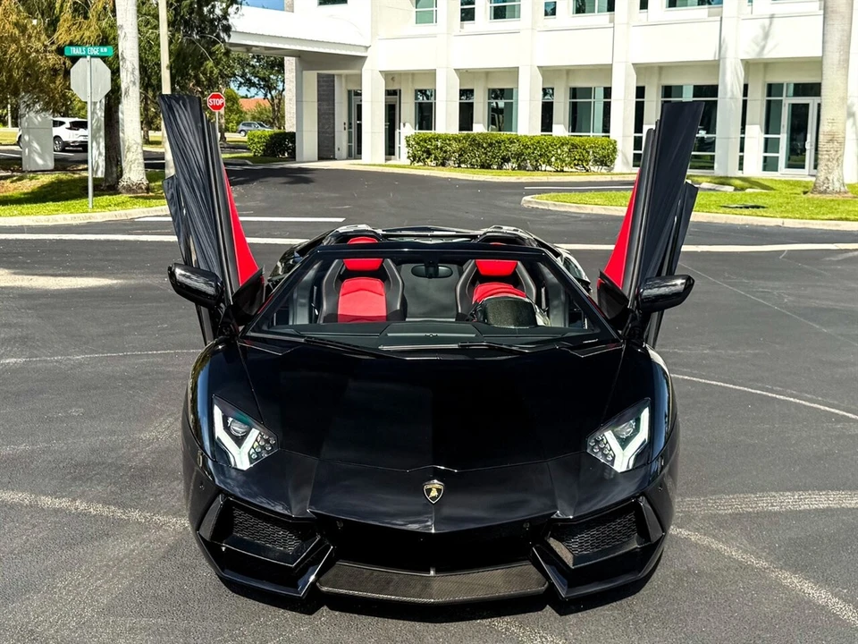2016 Lamborghini Aventador LP700-4 - Image 4 of 4