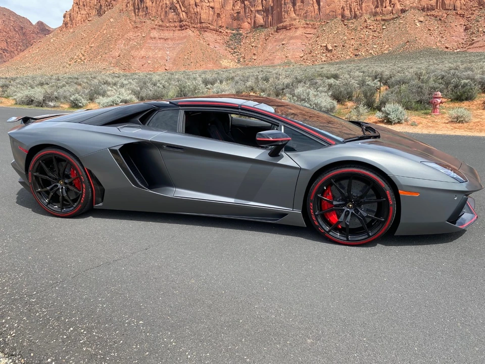 2016 Lamborghini Aventador LP700-4 - Image 10 of 31