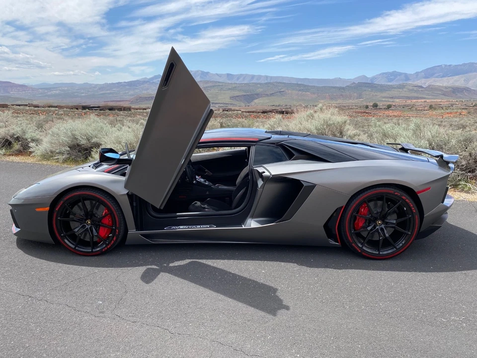 2016 Lamborghini Aventador LP700-4 - Image 5 of 31