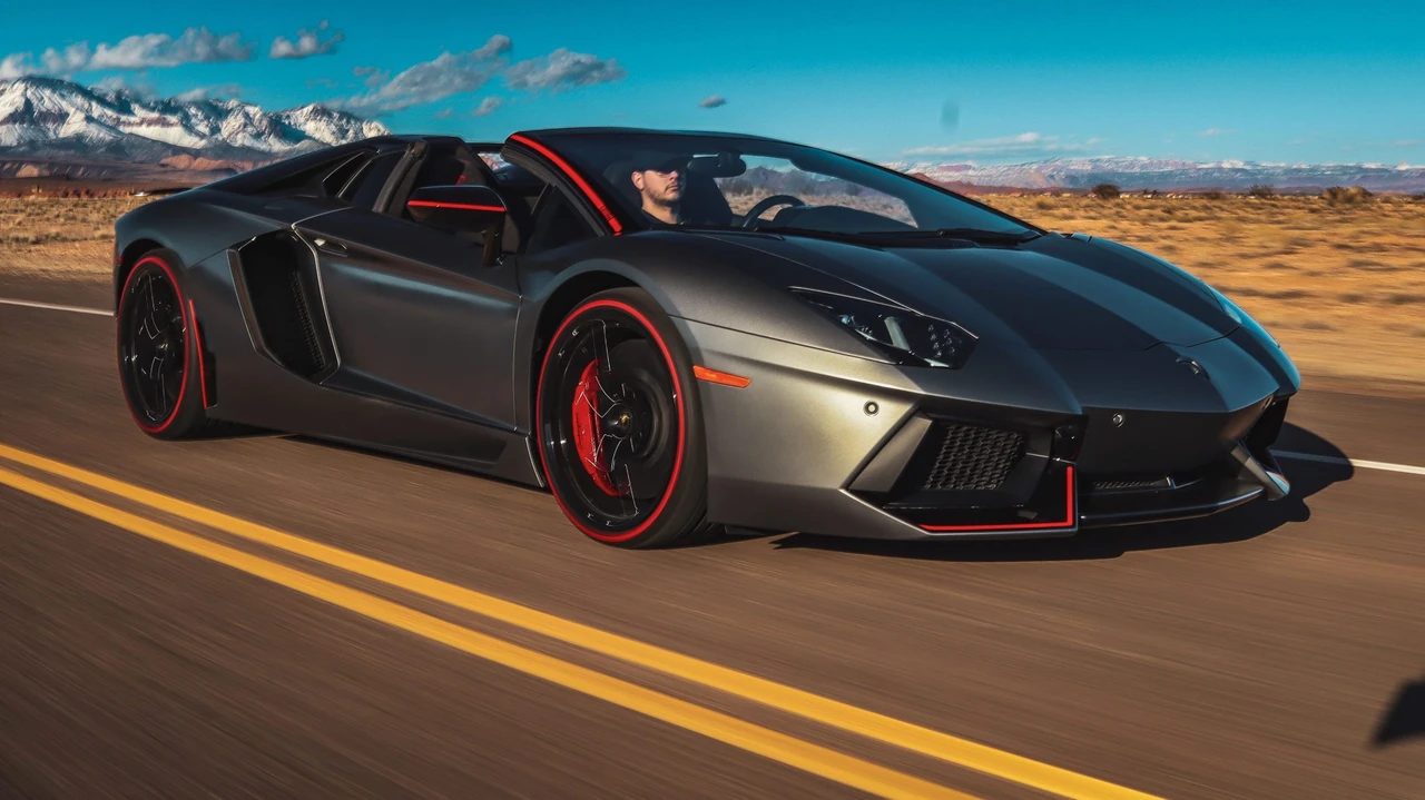 2016 Lamborghini Aventador LP700-4 - Image 24 of 31