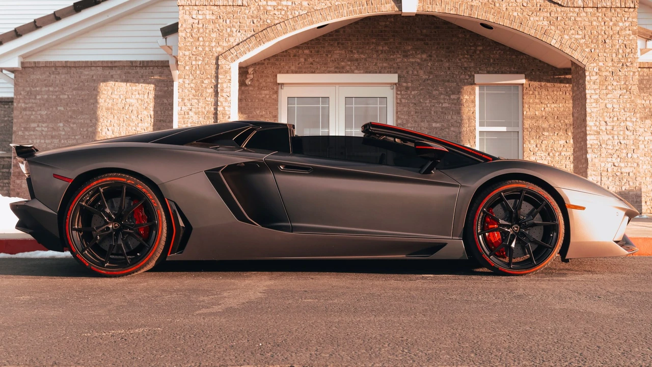 2016 Lamborghini Aventador LP700-4 - Image 22 of 31