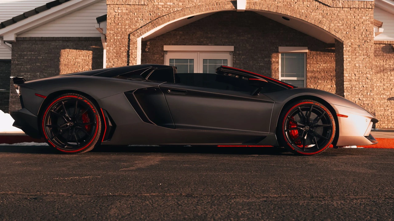 2016 Lamborghini Aventador LP700-4 - Image 23 of 31