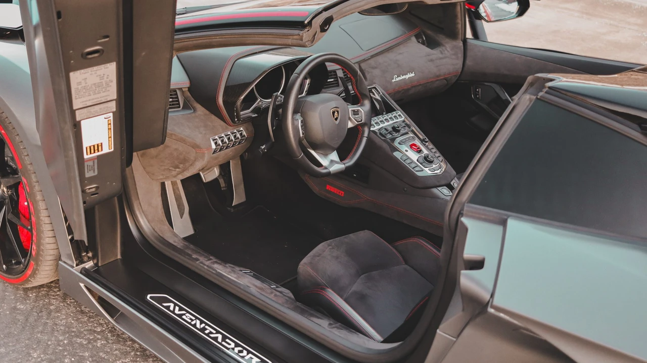 2016 Lamborghini Aventador LP700-4 - Image 30 of 31