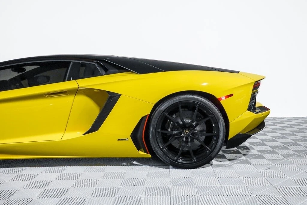 2016 Lamborghini Aventador LP700-4 - Image 17 of 21