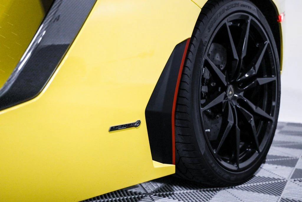 2016 Lamborghini - Image 12 of 31