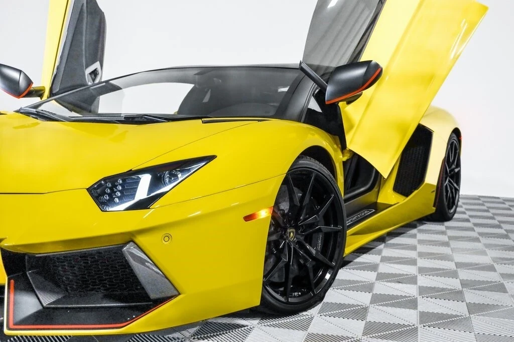 2016 Lamborghini Aventador LP700-4 - Image 14 of 21