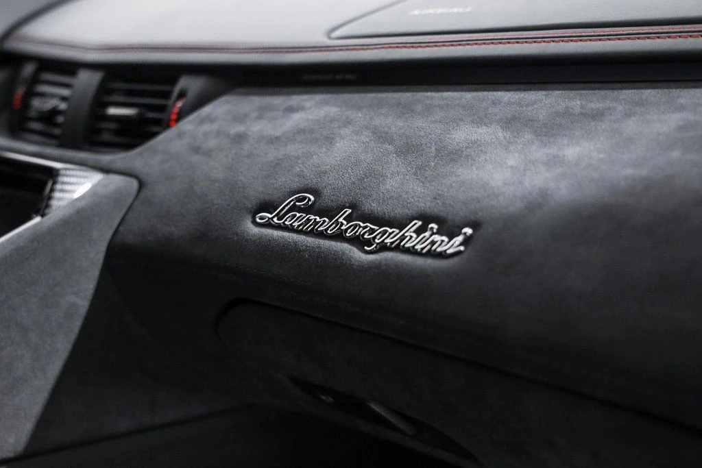 2016 Lamborghini - Image 25 of 31