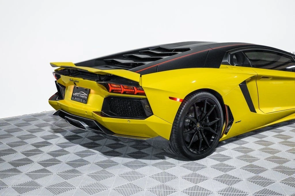 2016 Lamborghini Aventador LP700-4 - Image 8 of 21