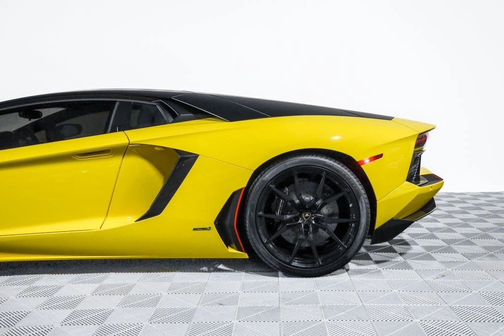 2016 Lamborghini Aventador LP700-4 - Image 18 of 31